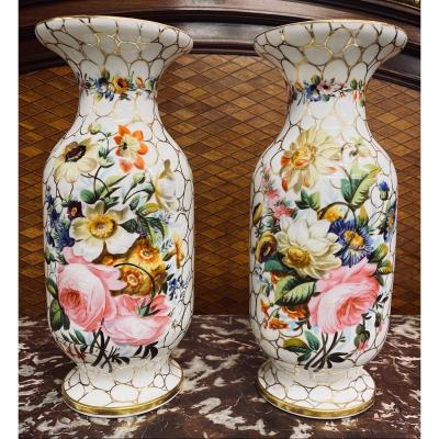 Vases En Porcelaine Sont Peints à La Main