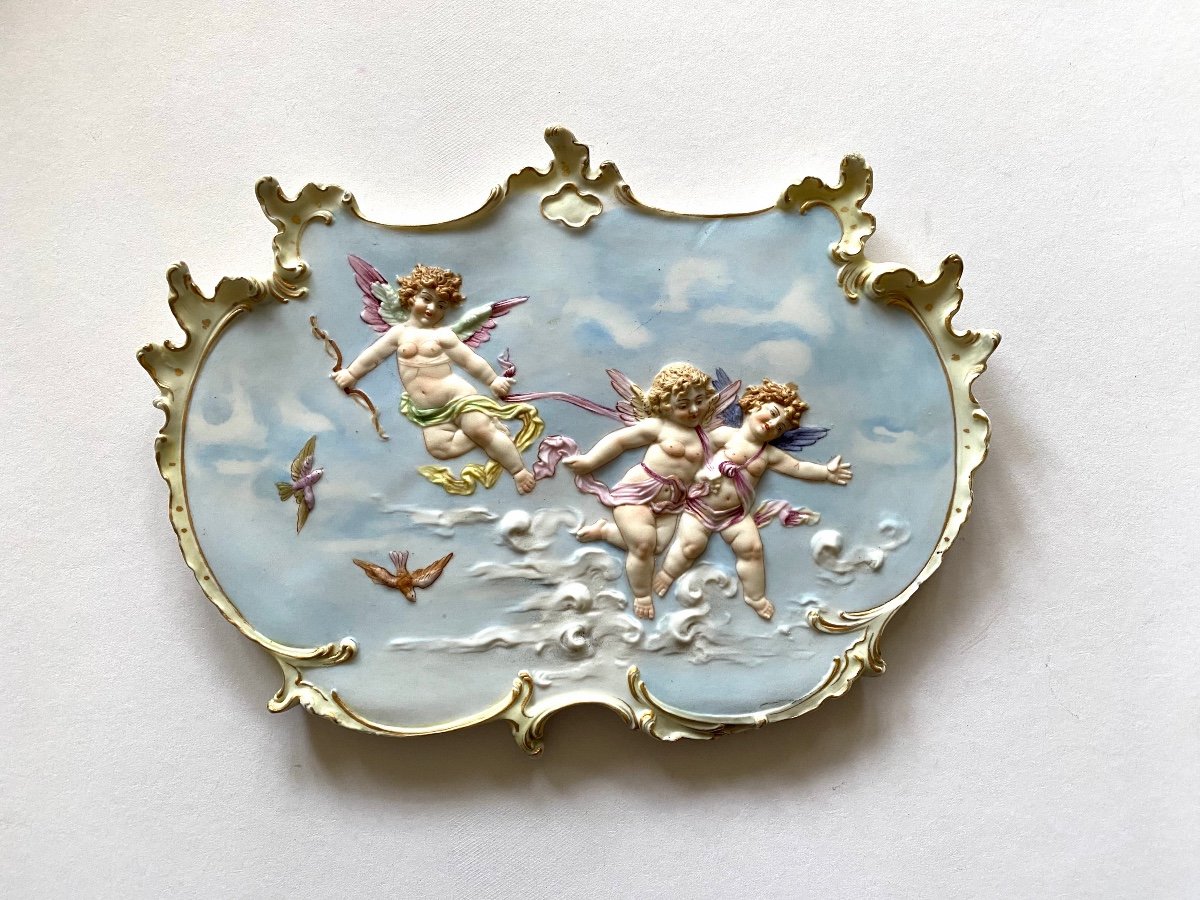 Plaque En Porcelaine style Louis XV sur chevalet en bronze. XIXème.  Angelots, Amours Et Oiseaux. -photo-4