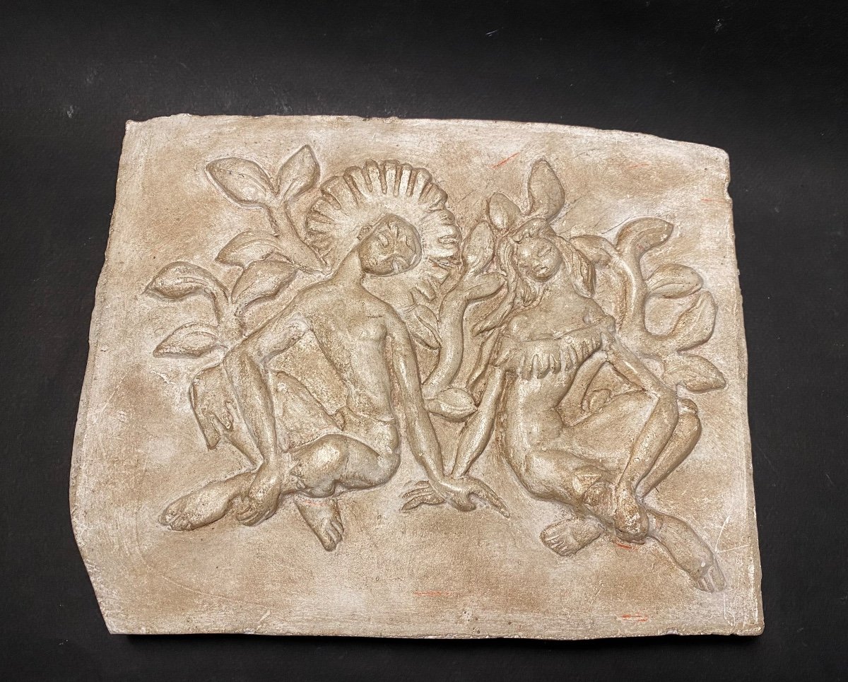“ Couple In A Garden”. Bas Relief In Patinated Plaster Mid-20th Century.