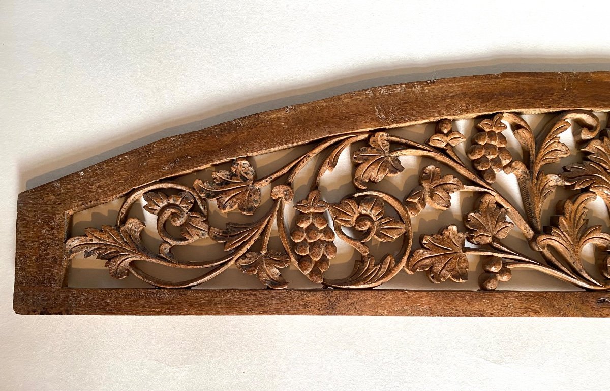 Woodwork. Large Carved Wooden Door Top. Leaf And Fruit Decoration. Early 20th Century.-photo-2
