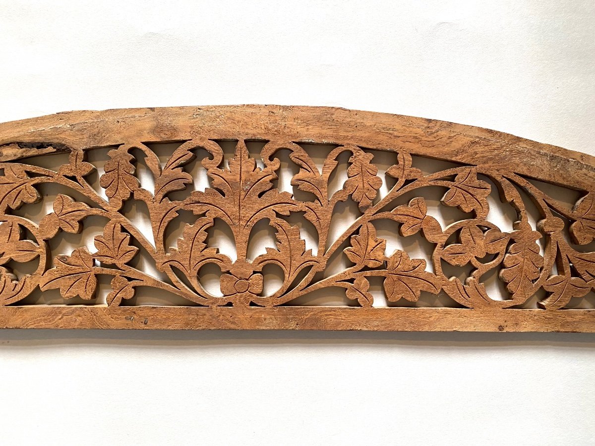 Woodwork. Large Carved Wooden Door Top. Leaf And Fruit Decoration. Early 20th Century.-photo-3