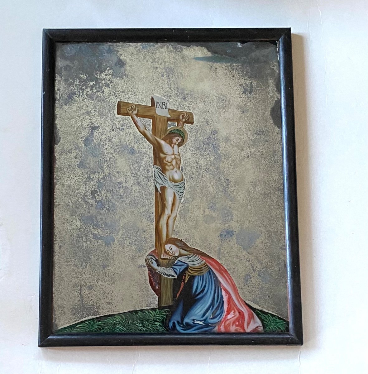 “mary Magdalene At The Foot Of Christ On The Cross”. Fixed Under 19th Century églomisé And Beveled Glass.