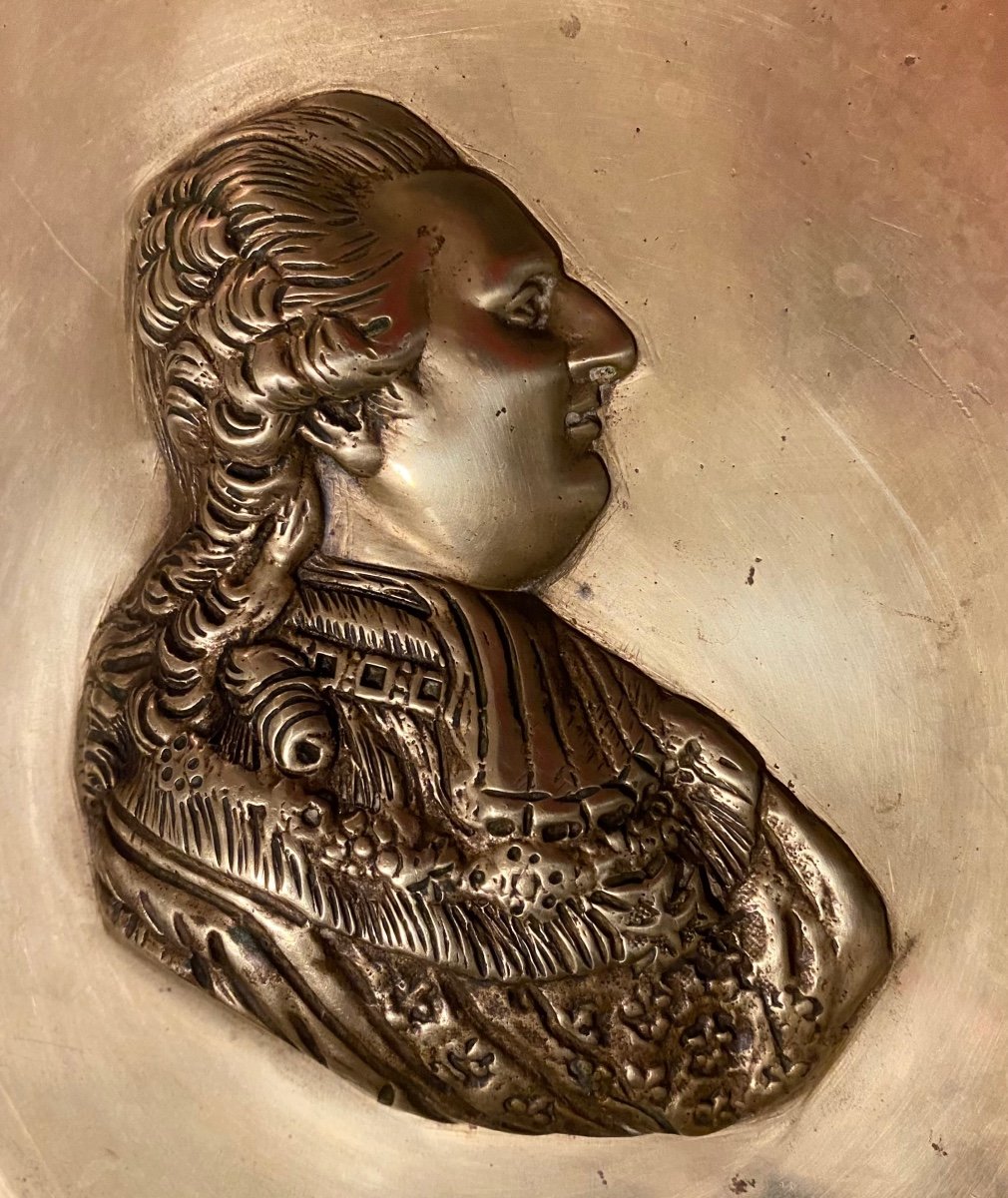 Louis XVI Et Marie- Antoinette. Paire De Médaillons En Bronze. Fin XIXème. -photo-1