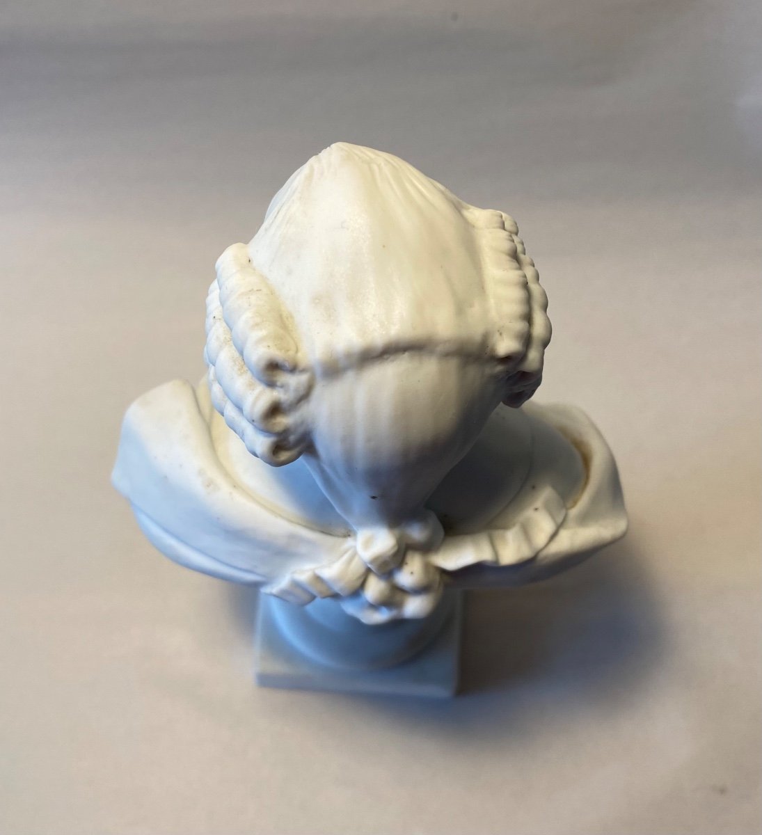 Buste De Louis XVI. Biscuit de porcelaine . Début XXème. -photo-1