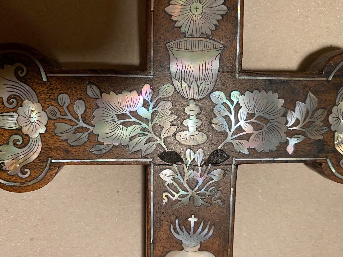 Cross In Exotic Wood And Mother-of-pearl. Indochina 19th Century. Floral Decoration And Passion Of Christ. -photo-4