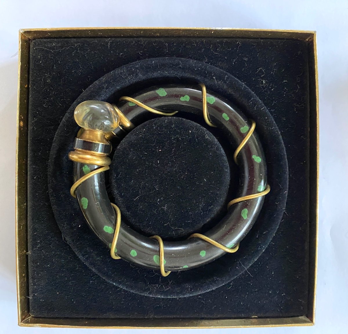 Christian Dior. Poison Bracelet. Resin And Gold-plated Brass Bangle. 1980s. Ed. Fléchier.-photo-4