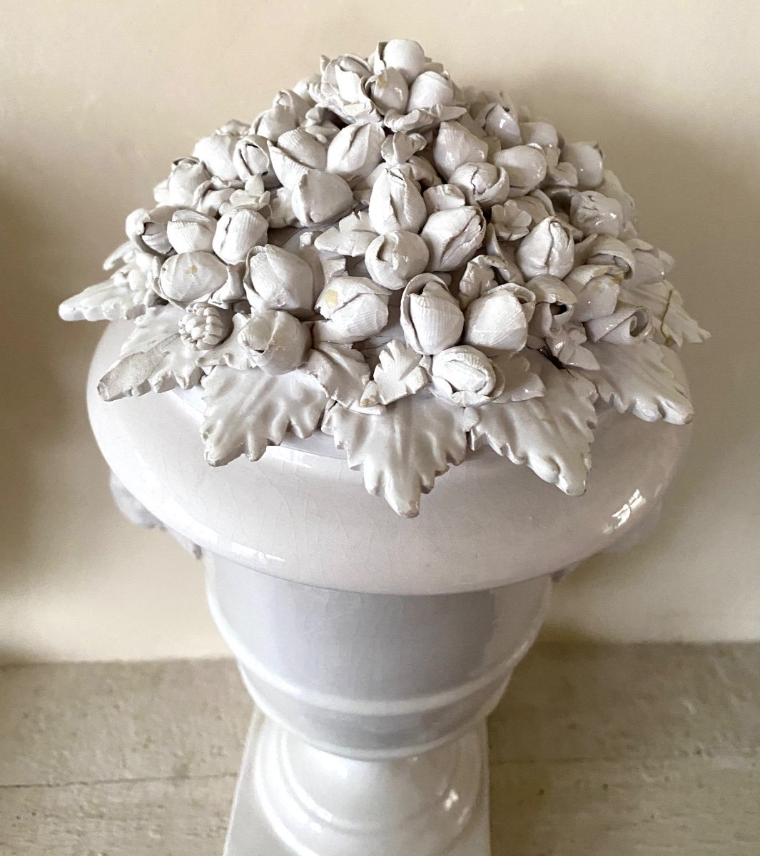 Neoclassical Covered Vase In White Porcelain. Italy, Mid-20th Century. -photo-1