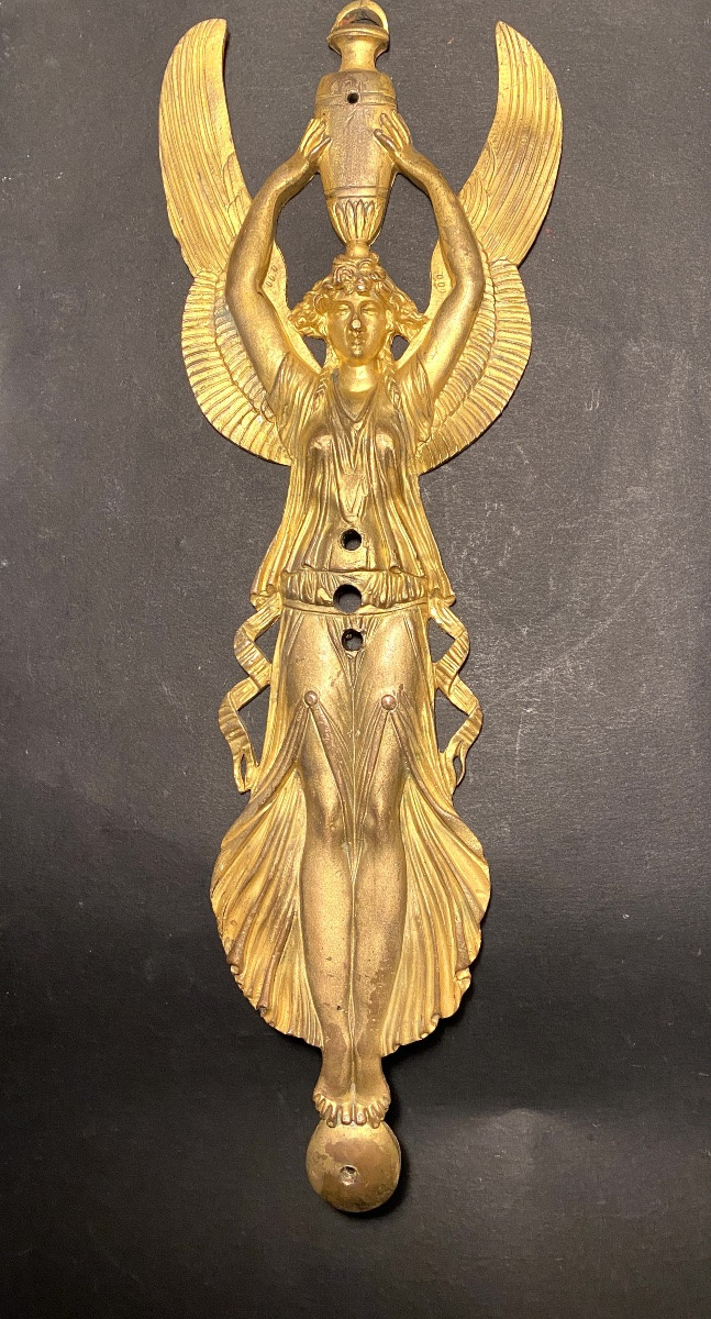 Paire De Bronzes D’ornement à L’antique Début XIXème. Femmes Ailées Portant Une Amphore. -photo-3