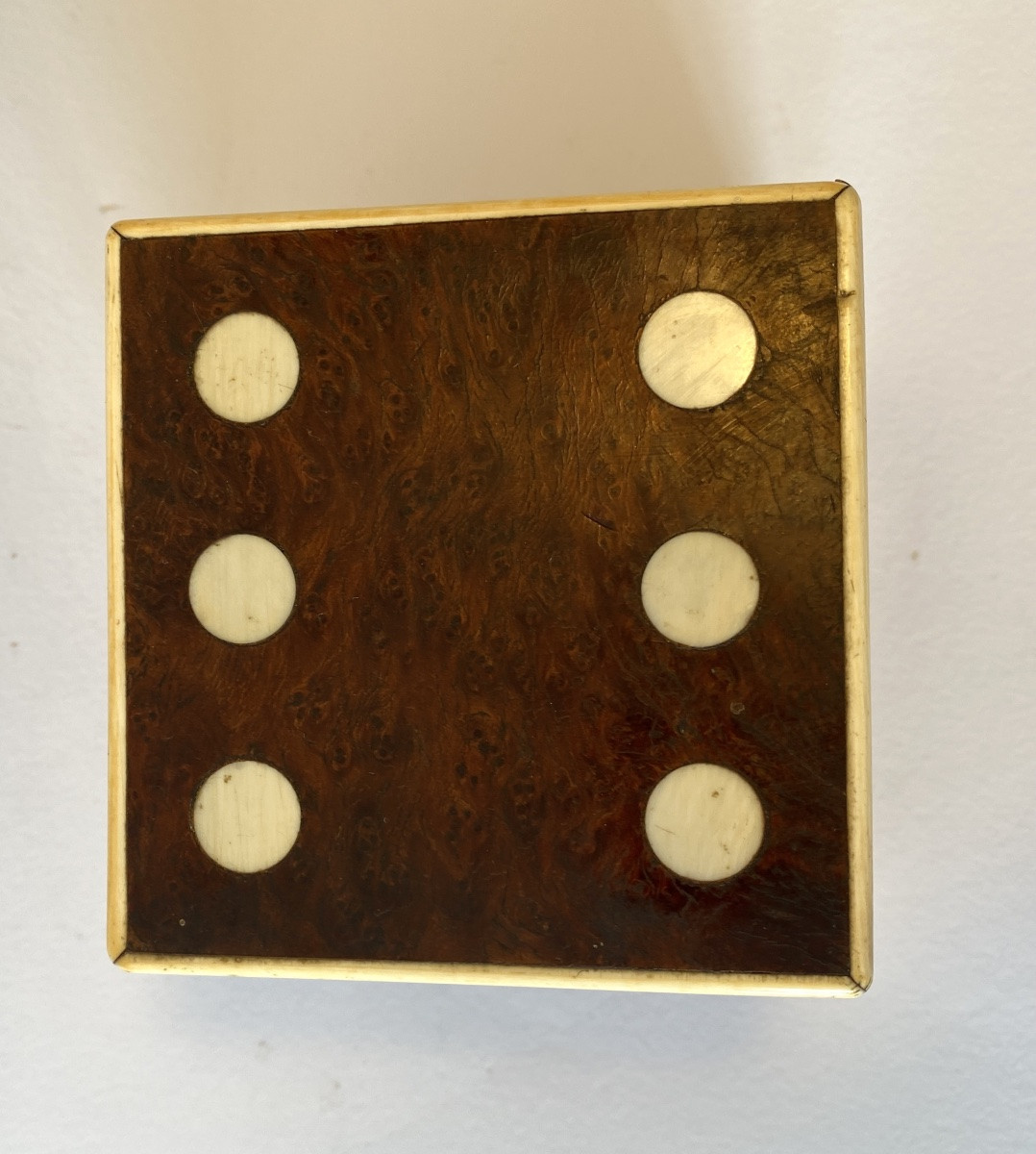 Art Deco Dice Box. Elm Burl Veneer And Ivory Pastilles. -photo-2