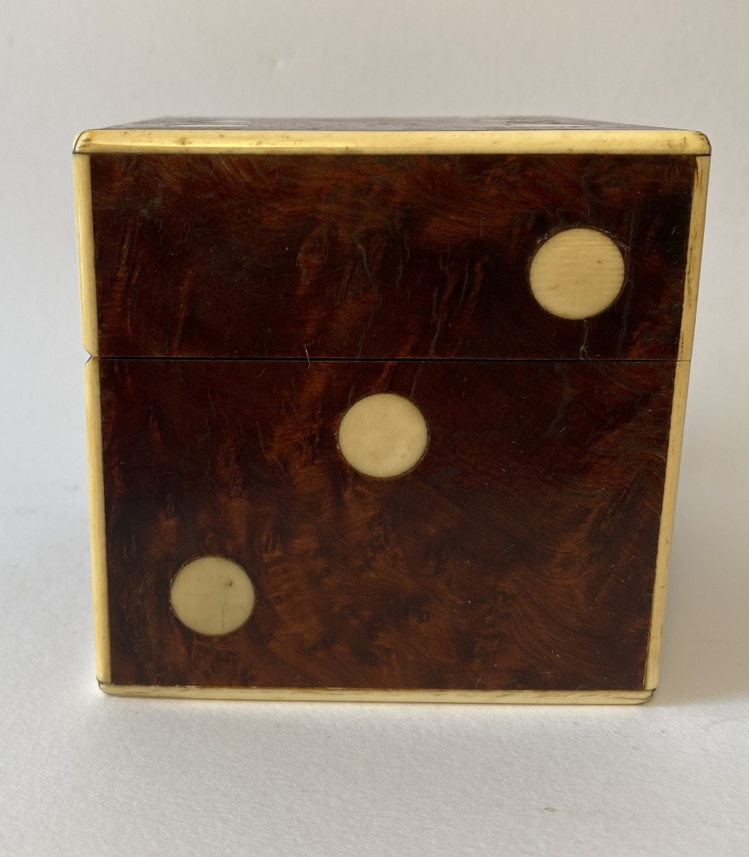 Art Deco Dice Box. Elm Burl Veneer And Ivory Pastilles. -photo-3