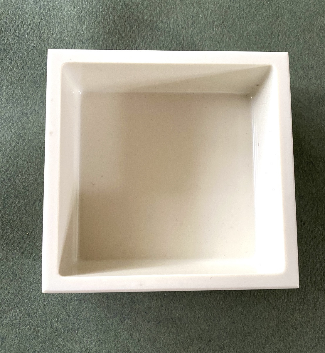 Edouard Fornells. Art Deco Box In White Bakelite. Exotic Decor. Paul Et Virginie. -photo-3