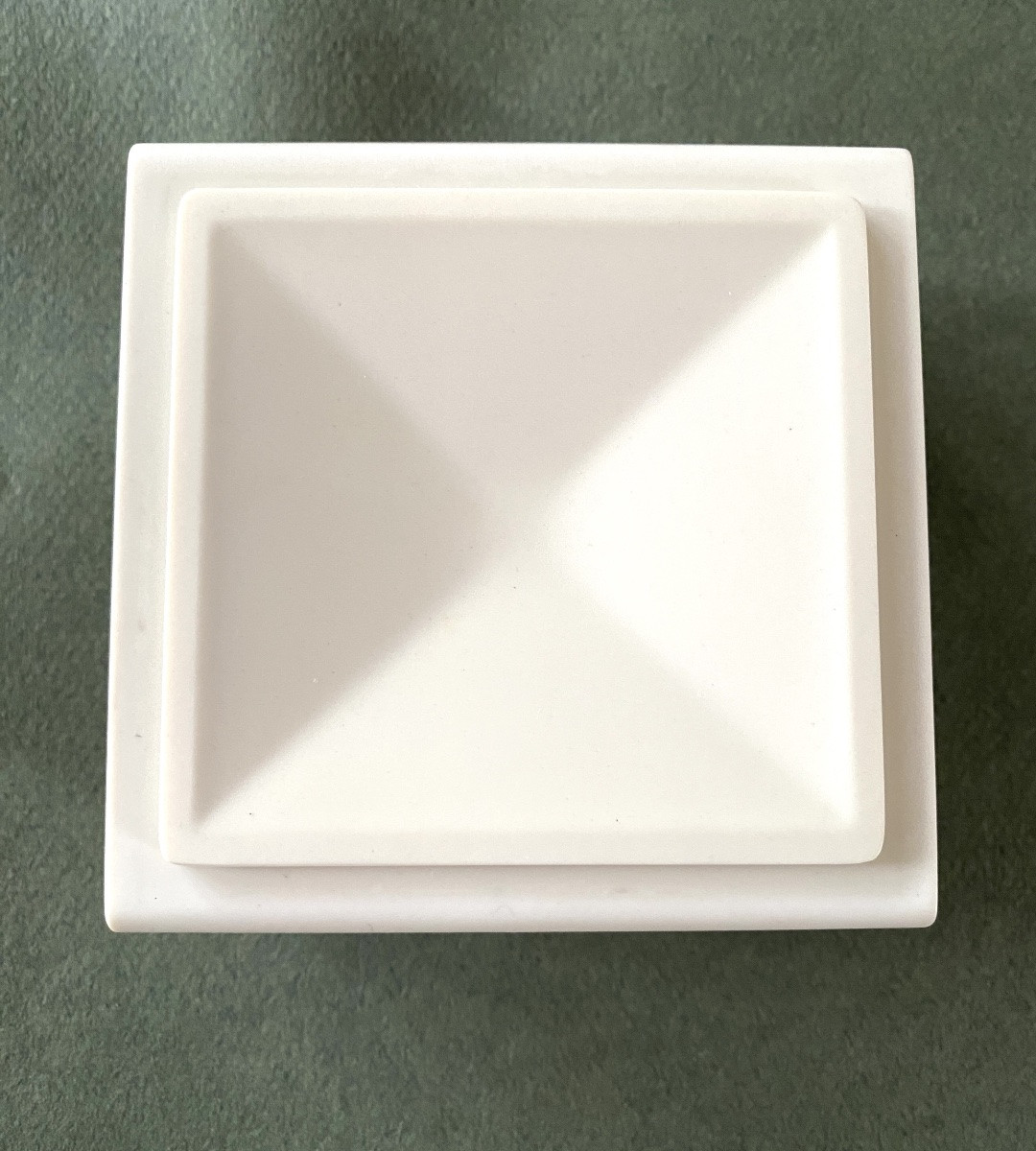 Edouard Fornells. Art Deco Box In White Bakelite. Exotic Decor. Paul Et Virginie. -photo-4