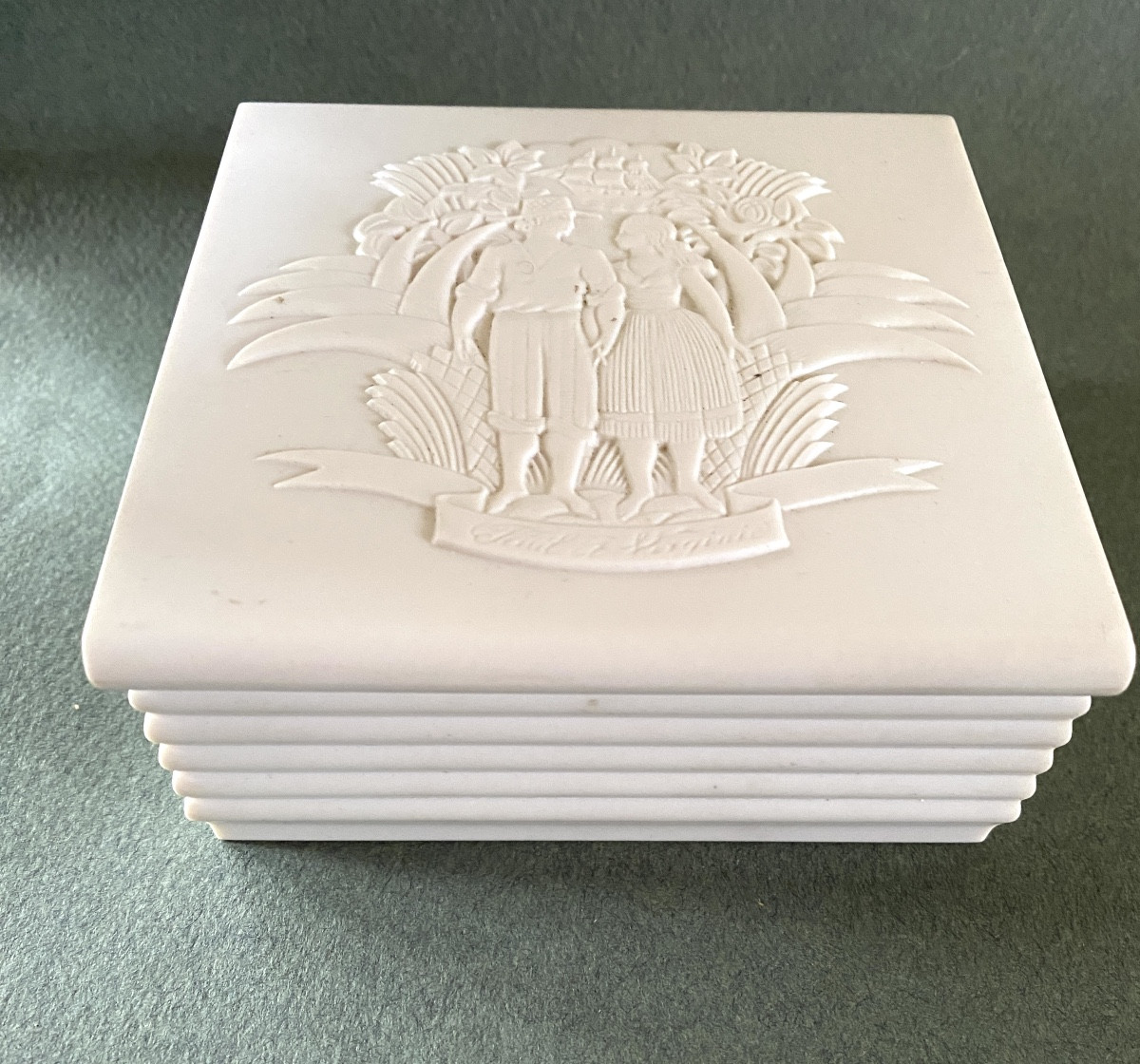 Edouard Fornells. Art Deco Box In White Bakelite. Exotic Decor. Paul Et Virginie. 