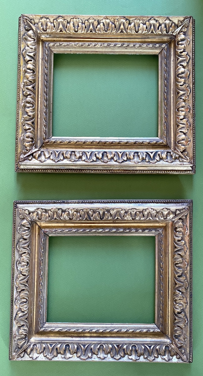 Pair Of 19th Frames In Gilded Wood And Stucco. Acanthus And Twisted Ribbon Decoration. 