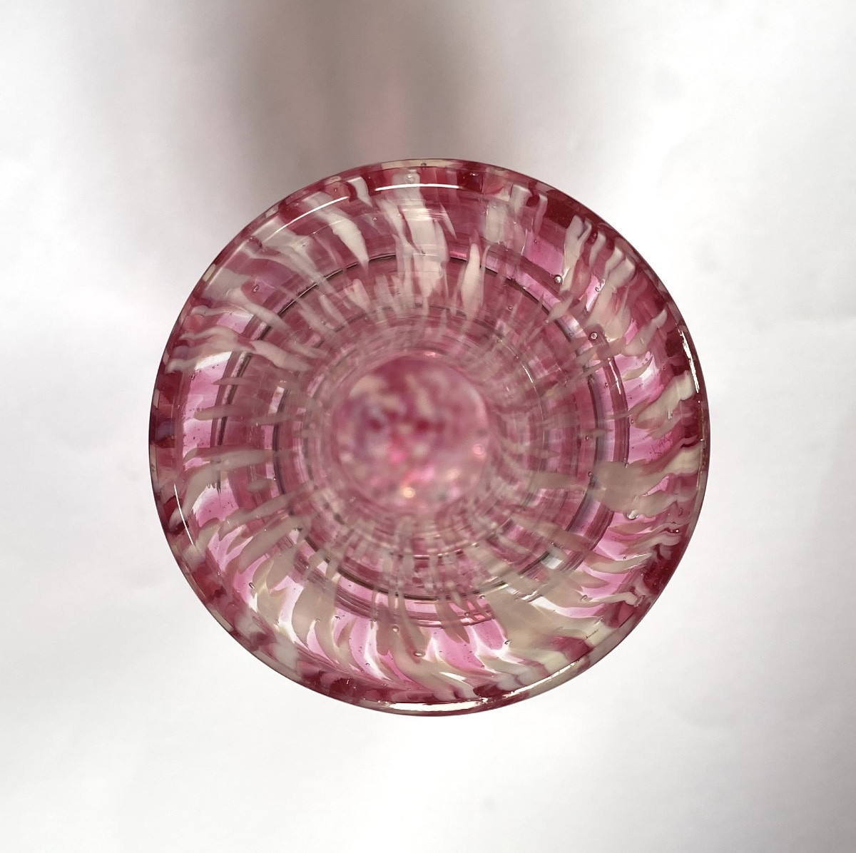 Verrerie Clichy. Legras Plaine St Denis. Vase rose et blanc. Fin XIXème. Début XXème. -photo-2