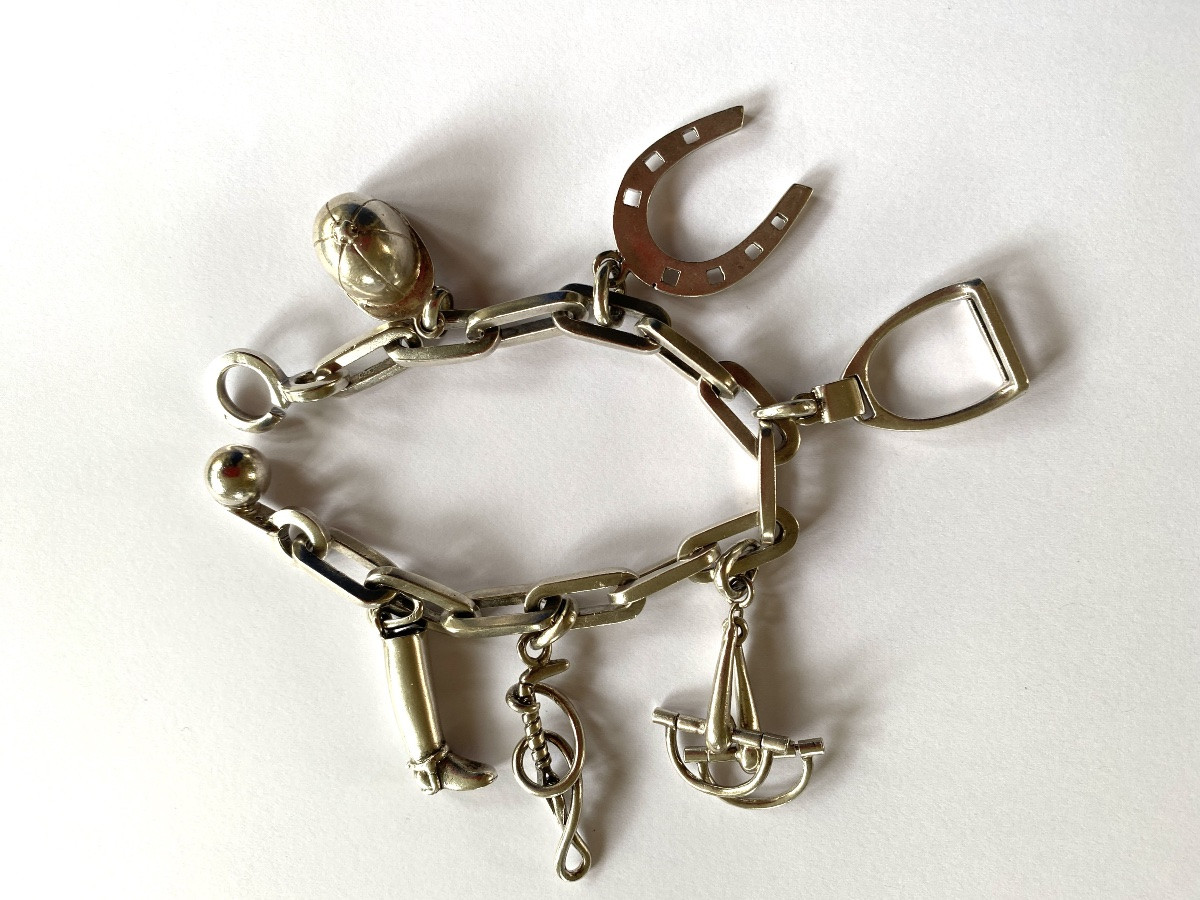 Gaëtan de Percin. Bracelet argent massif. Breloques thème équitation. Hermès. Milieu XXème. -photo-3