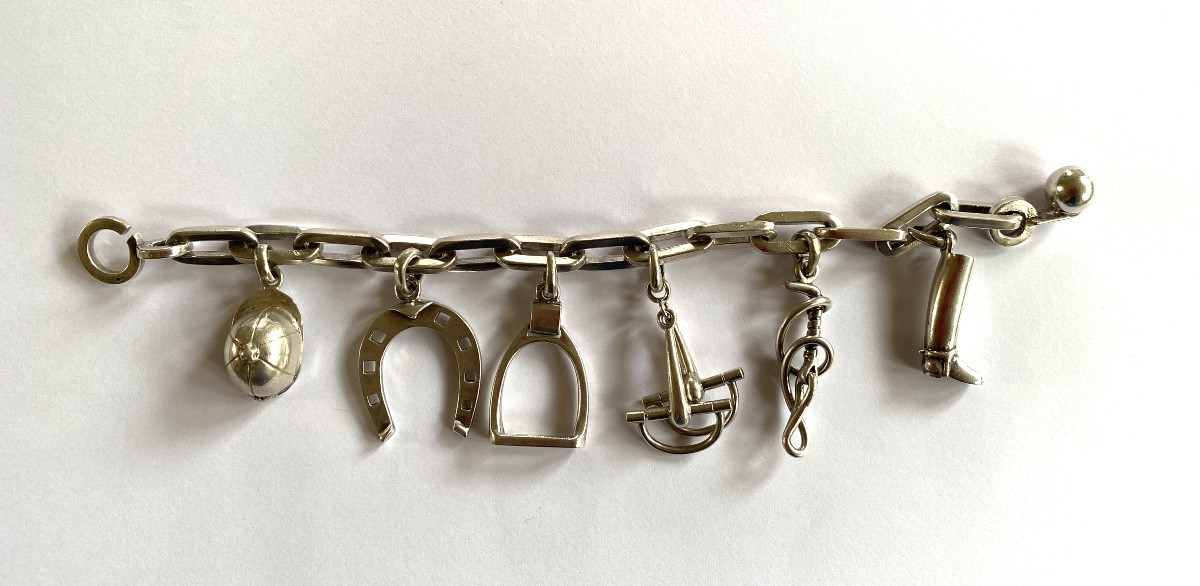 Gaëtan de Percin. Bracelet argent massif. Breloques thème équitation. Hermès. Milieu XXème. 