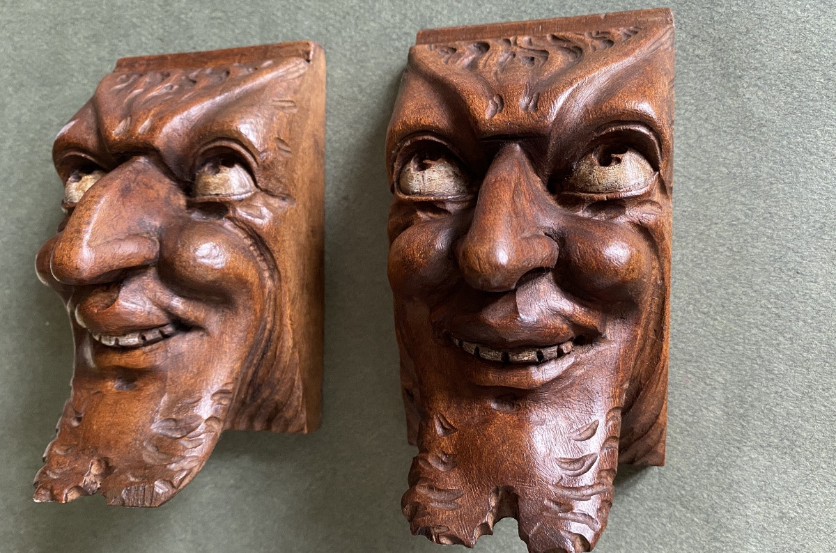 Têtes de diables. Eléments de boiserie. Bois sculpté XIXème. -photo-2