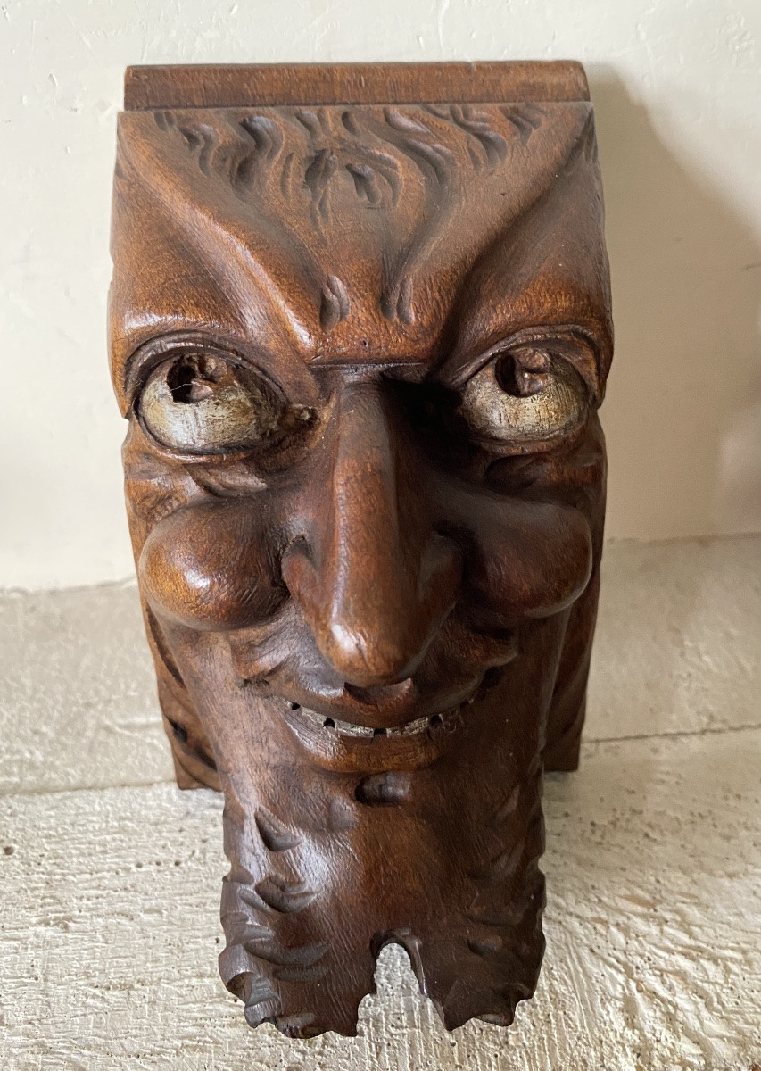 Têtes de diables. Eléments de boiserie. Bois sculpté XIXème. -photo-4