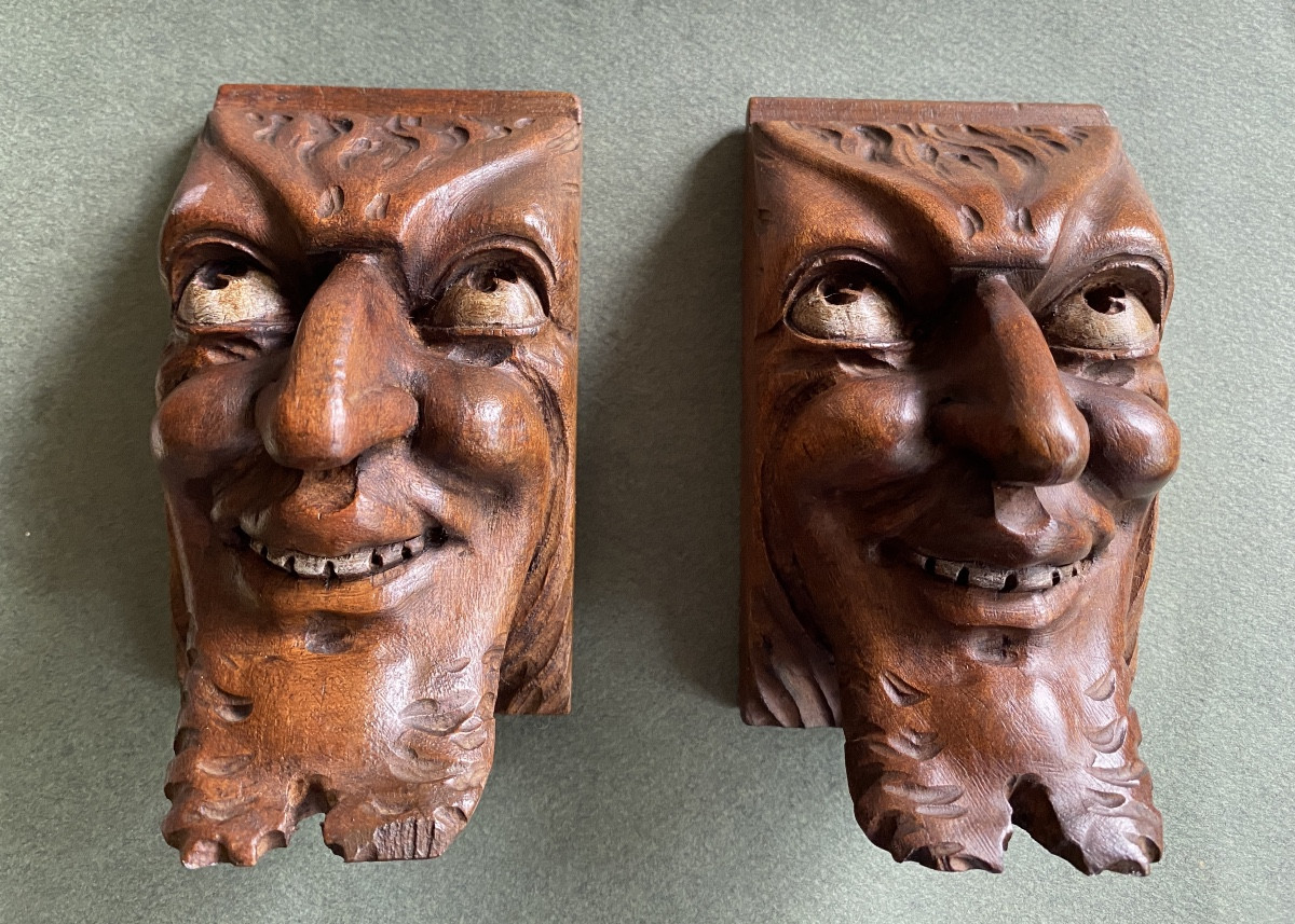 Têtes de diables. Eléments de boiserie. Bois sculpté XIXème. 