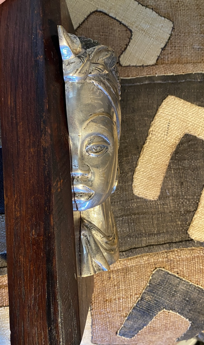 Portrait d’une jeune africaine. Sculpture en Bronze argenté sur socle en bois  début XXème. -photo-4