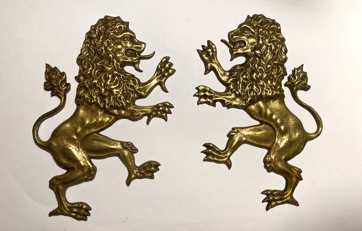 Two Facing Heraldic Lions. 19th Century Ornamental Bronzes. -photo-1