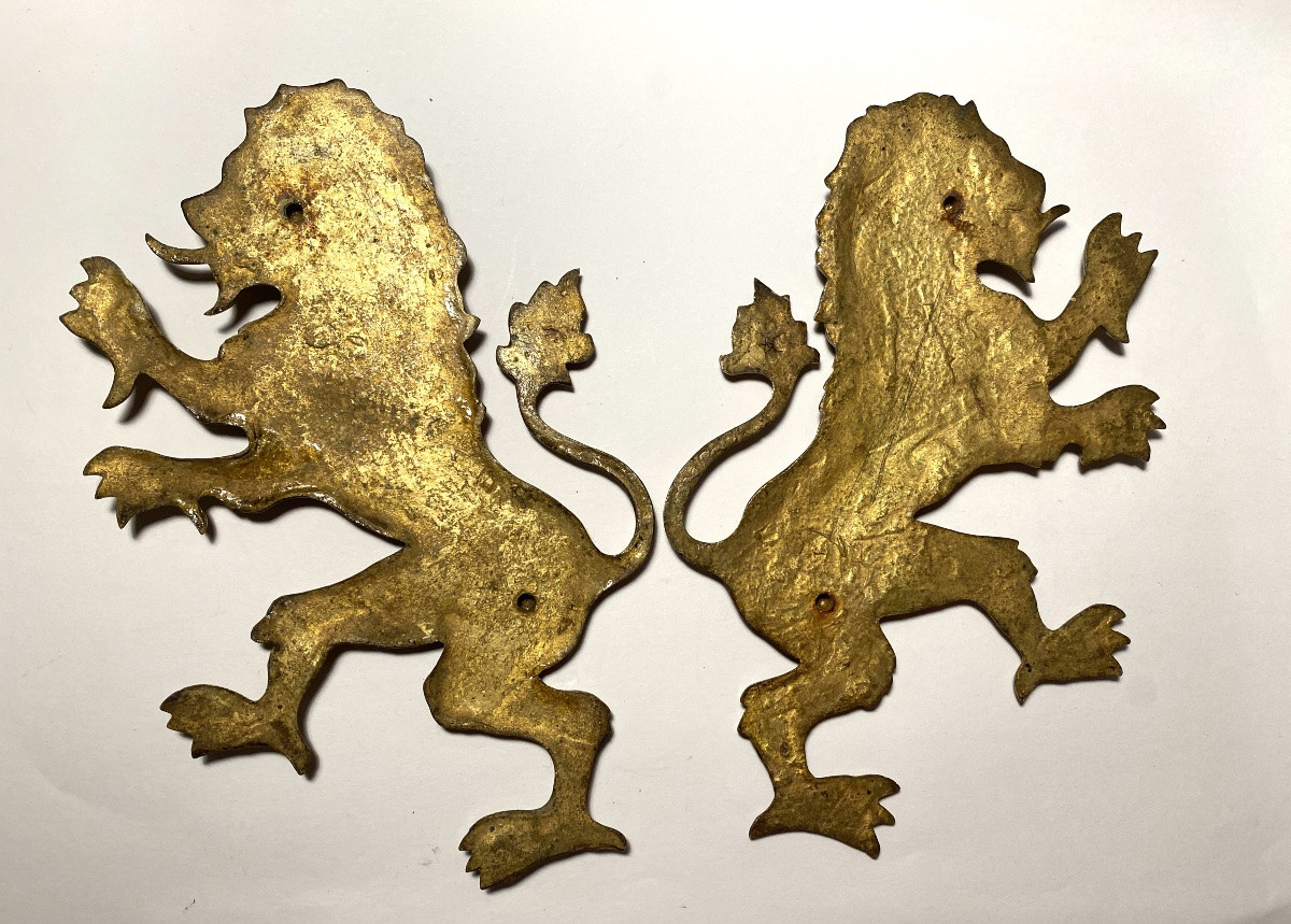 Two Facing Heraldic Lions. 19th Century Ornamental Bronzes. -photo-2