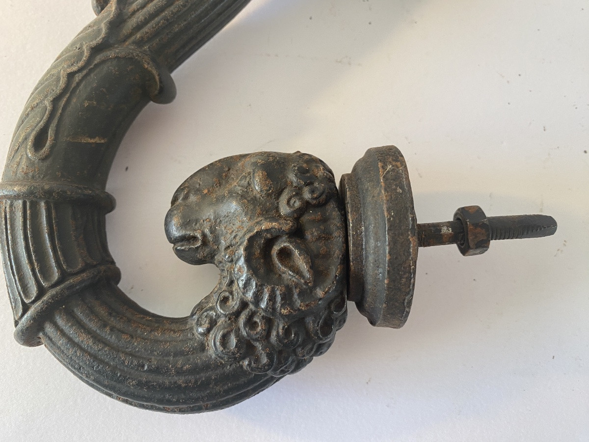 Heurtoir en fonte début XIXème. Tête de bélier. -photo-2