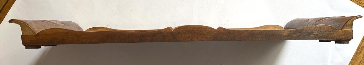 Plateau Art Déco. Bas-relief en bois sculpté. Gazelle bondissant dans les feuillages. -photo-4