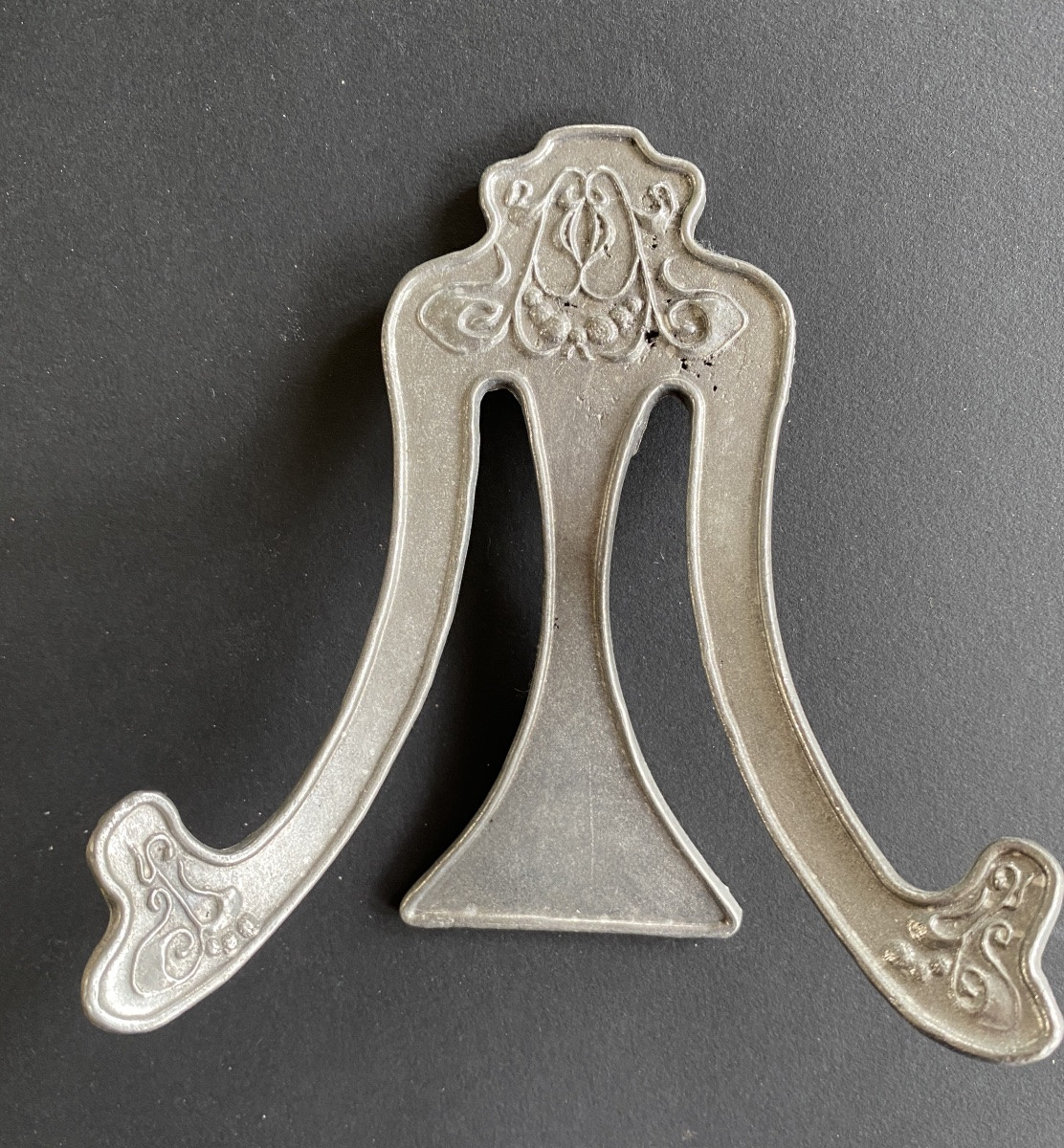 Pair Of Pewter Table Easels. Art Nouveau. Floral Decoration. France, Early 20th Century. -photo-1