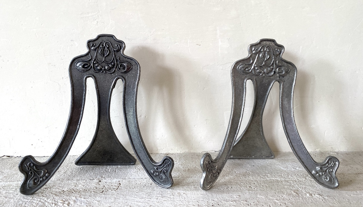 Pair Of Pewter Table Easels. Art Nouveau. Floral Decoration. France, Early 20th Century. 
