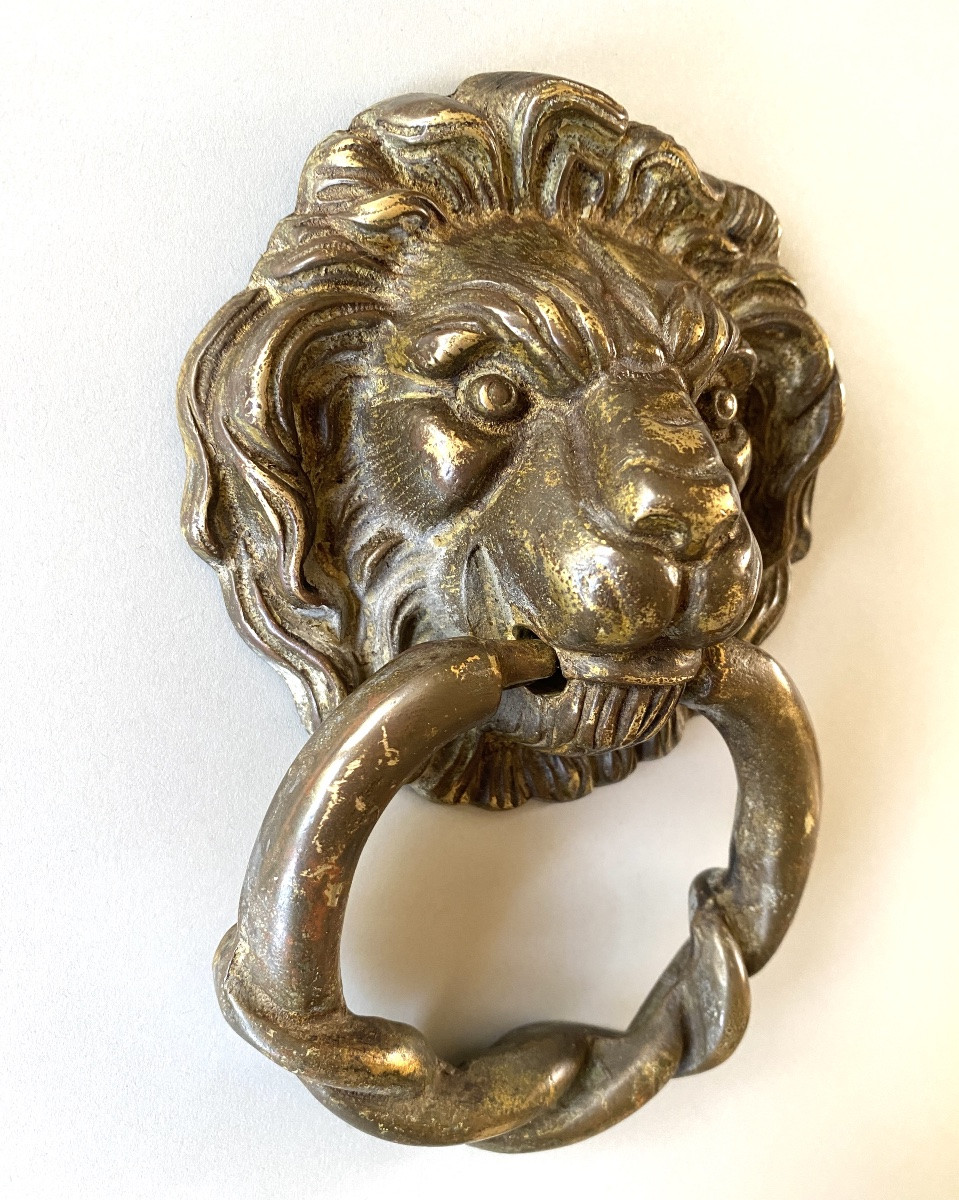 Heurtoir en bronze XIXème. Tête de lion . -photo-2