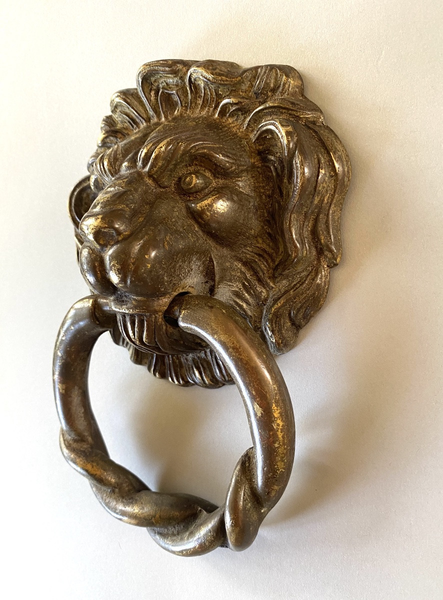 Heurtoir en bronze XIXème. Tête de lion . -photo-3