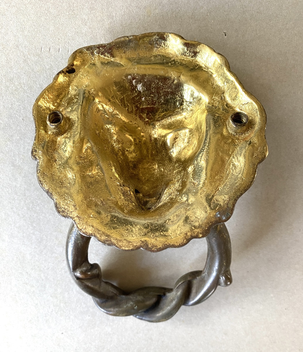 Heurtoir en bronze XIXème. Tête de lion . -photo-3