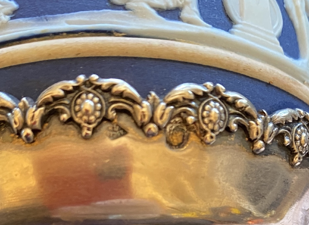 Wedgwood England. Vase en céramique jasper ware, Portland blue XIXème. Monture argent. -photo-5