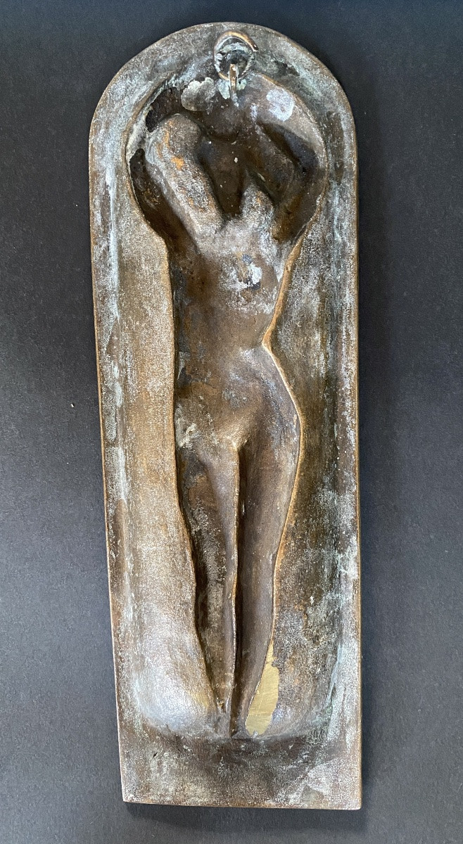“Baigneuse à la coquille”. Vénus. Nu féminin. Haut relief en bronze XIXème. -photo-2