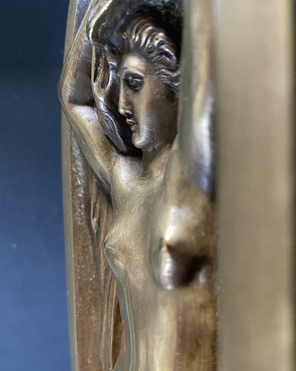 “Baigneuse à la coquille”. Vénus. Nu féminin. Haut relief en bronze XIXème. -photo-3