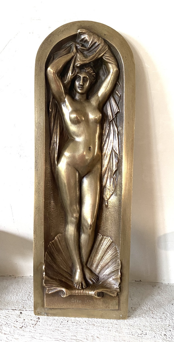 “Baigneuse à la coquille”. Vénus. Nu féminin. Haut relief en bronze XIXème. -photo-5