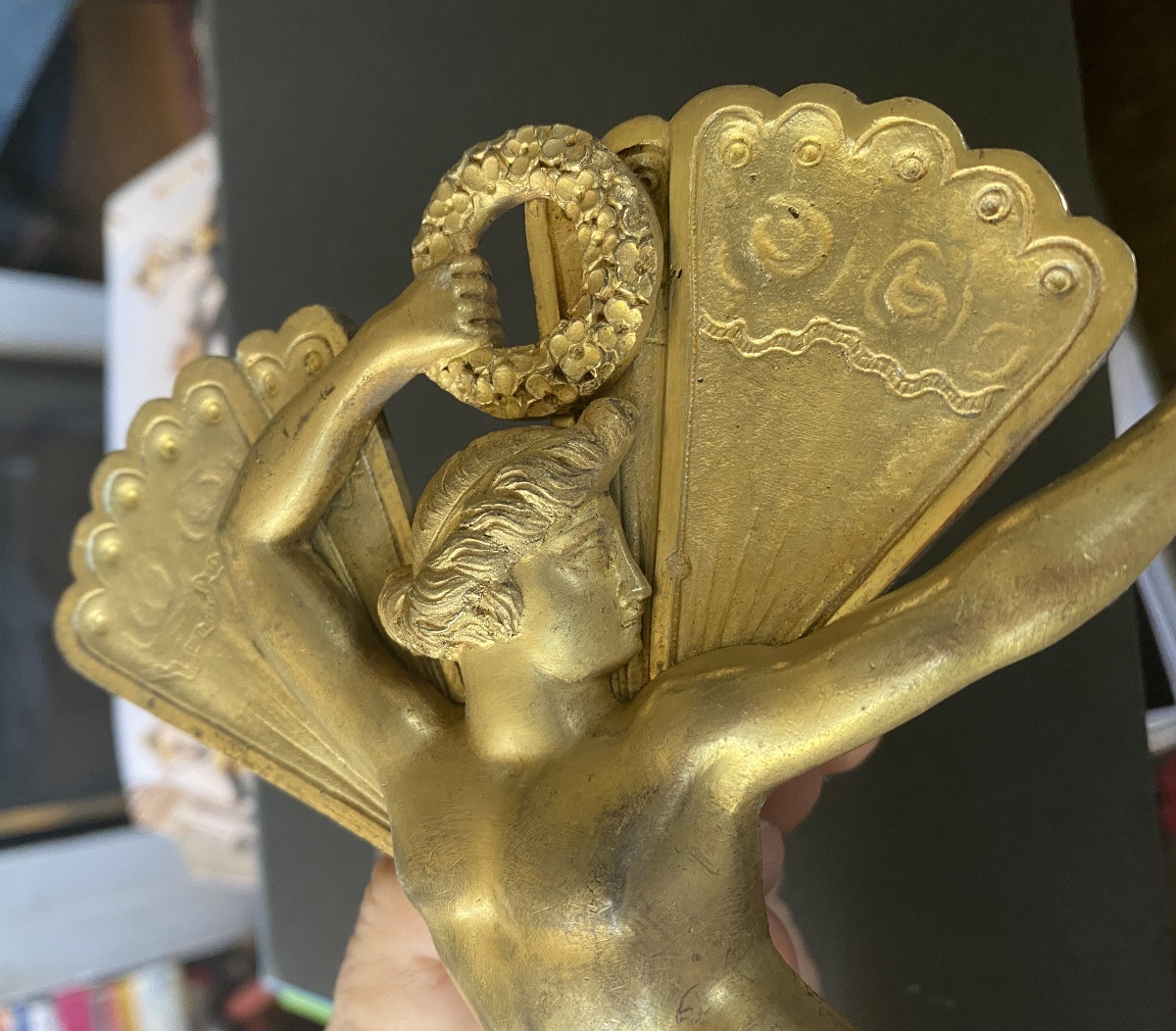 Bronze doré. Ornement début XIXème. Zéphyr. Allégorie . Dieu du vent de l’Ouest. -photo-3