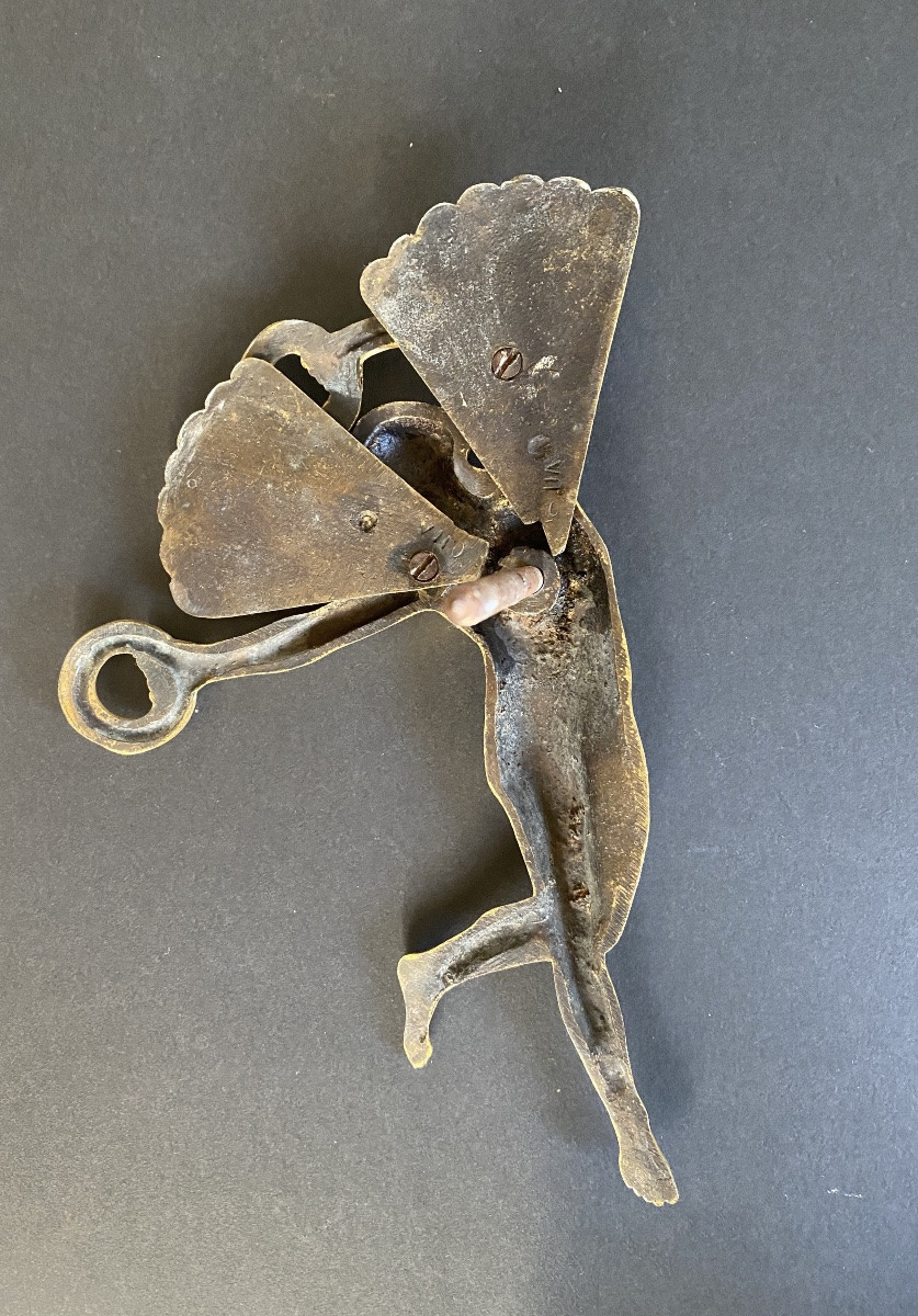 Bronze doré. Ornement début XIXème. Zéphyr. Allégorie . Dieu du vent de l’Ouest. -photo-1