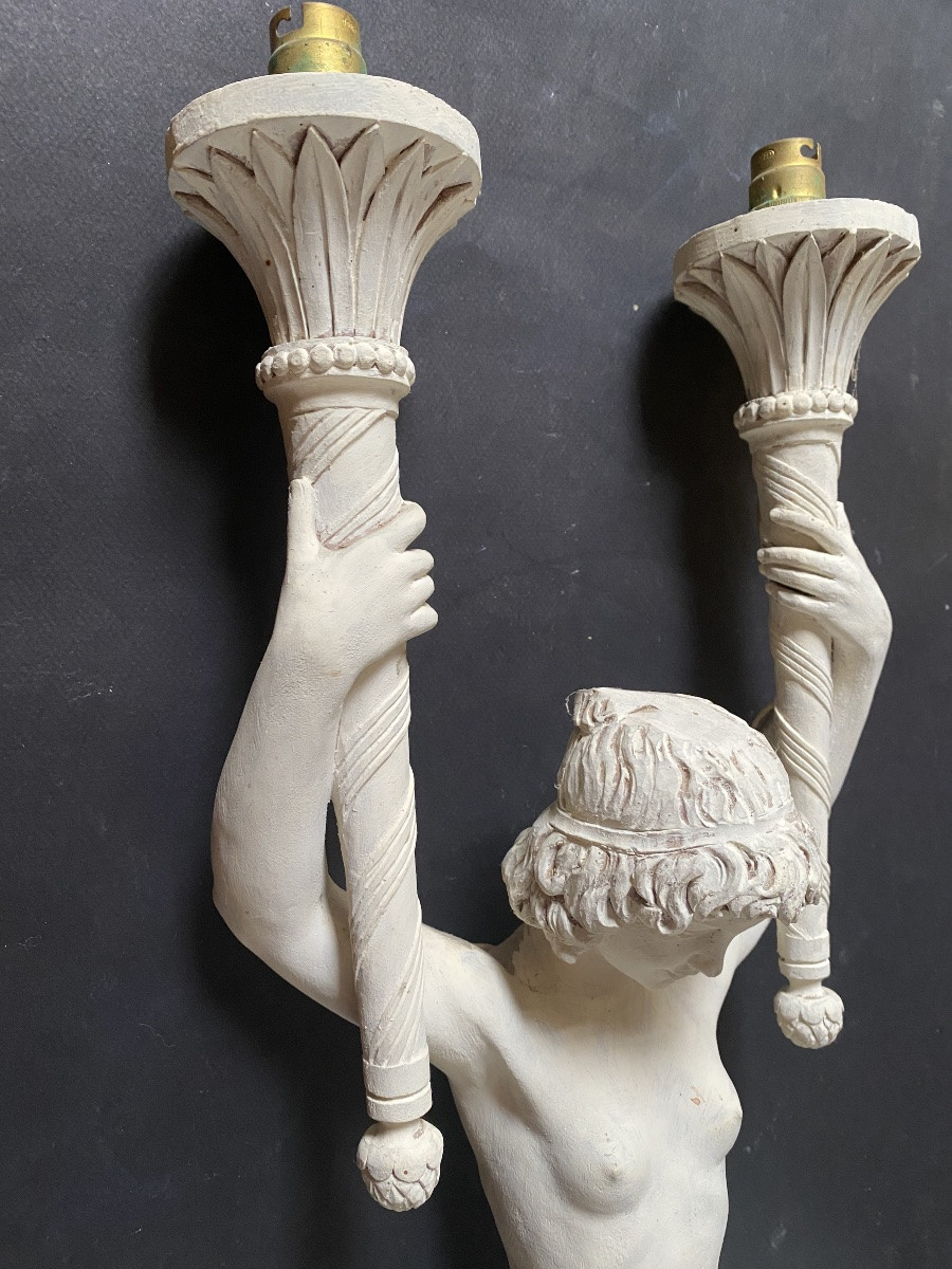 Grande applique lumineuse en bois sculpté. Nu Féminin, acanthes et fleurs . Début XXème. -photo-2