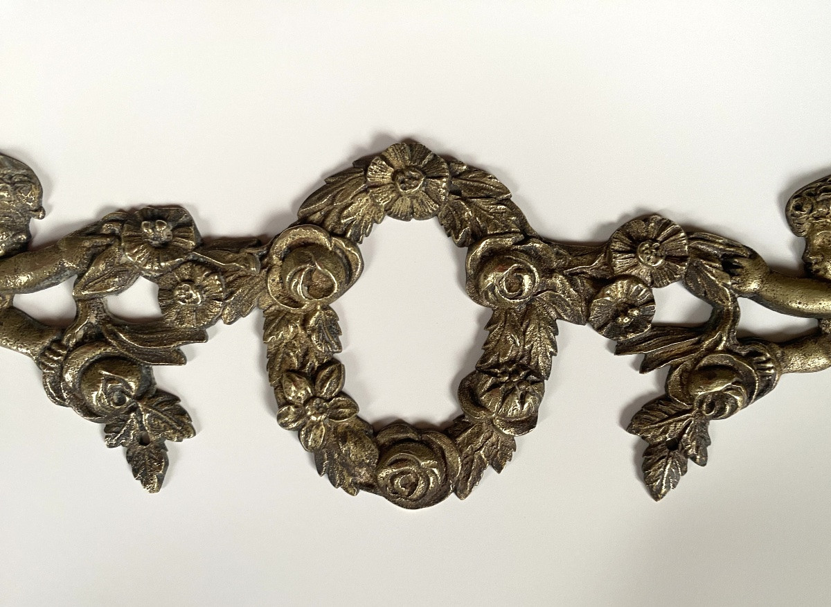 Bronze d’ornement XIXème. Angelots et fleurs. -photo-1