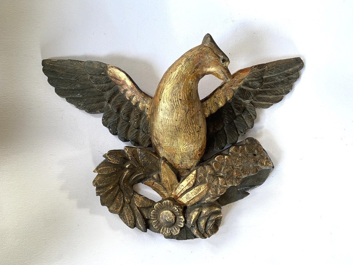 Saint esprit XVIIIème en bois sculpté, peint et doré. 