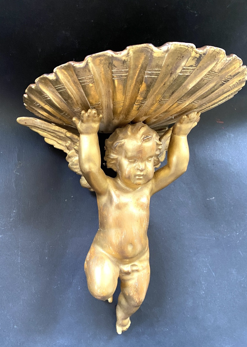 Sellette d’applique XIXème. Angelot et coquille en bois sculpté et doré . -photo-7