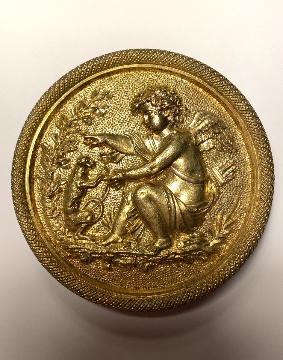 “Eros tenant en laisse un singe”. Bronze d’ornement début XIXème. 