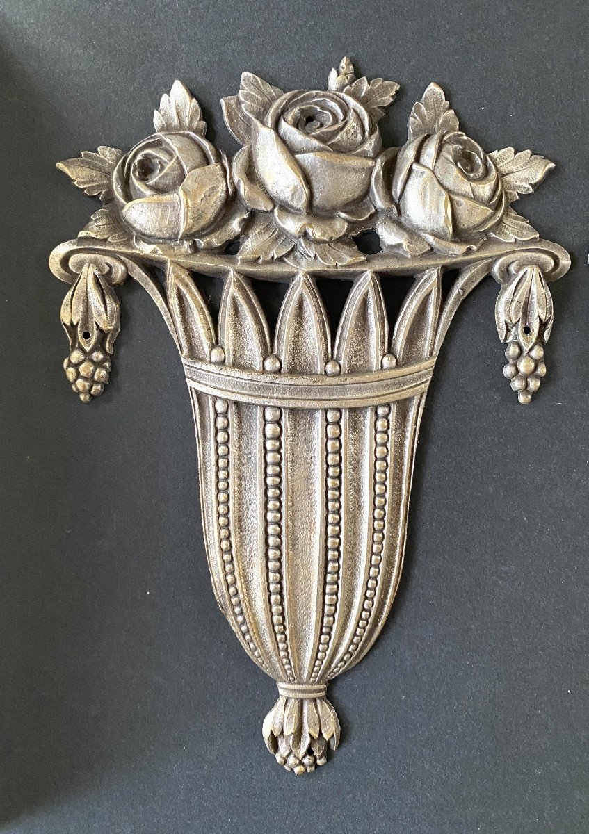 Paire de bronzes d’ornement Art Déco. Corbeilles de fleurs stylisées. Bronze argenté. Années 20-photo-3