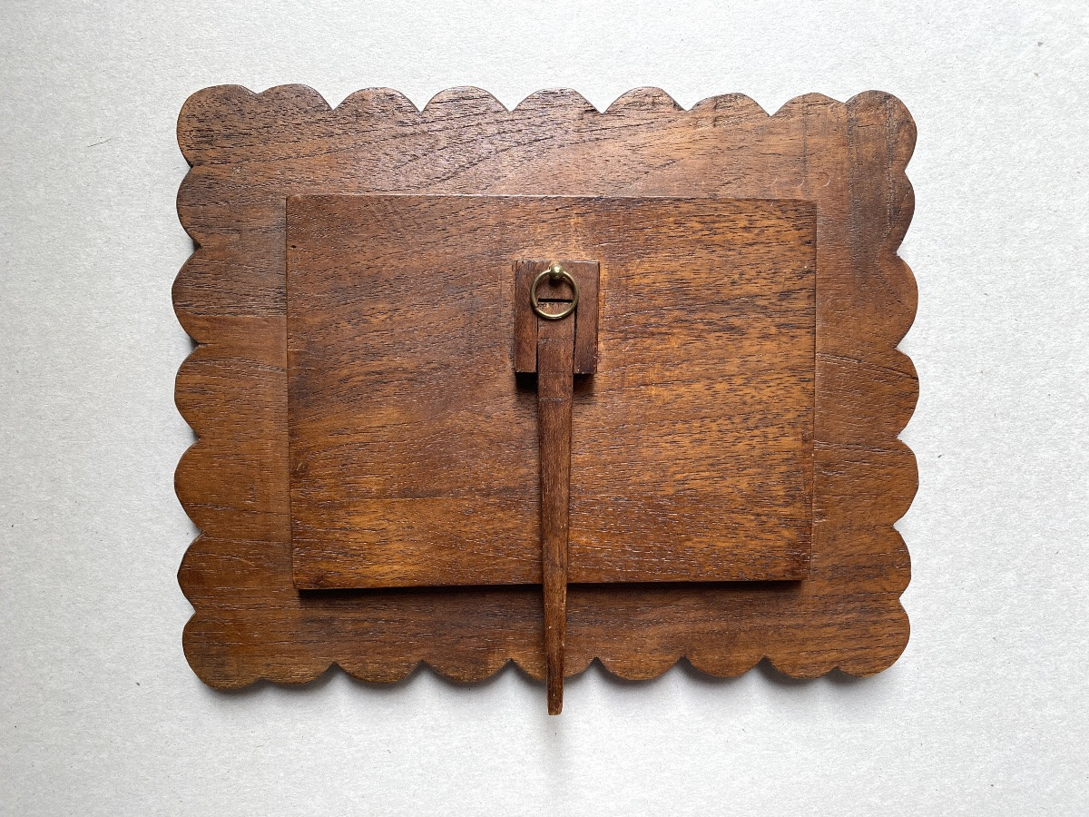 Art populaire début XXème. Cadre en bois sculpté. Décor écailles. -photo-2