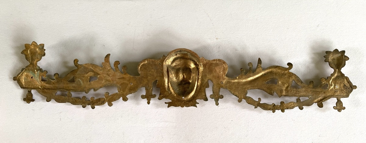 Bronze d’ornement XIXème. Masque à l’antique et décor floral. -photo-1