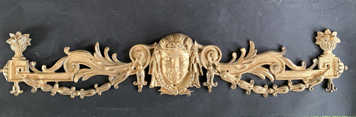Bronze d’ornement XIXème. Masque à l’antique et décor floral. -photo-2