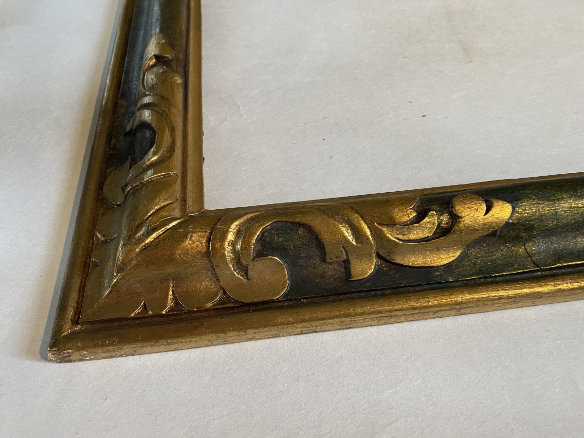 Cadre en bois style florentin milieu XXème. Patine verte et or. Coins Sculptés et dorés. -photo-1